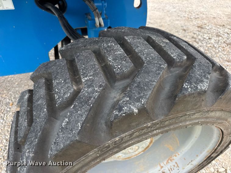 image for item DV4095 2010 Genie S-60 boom lift