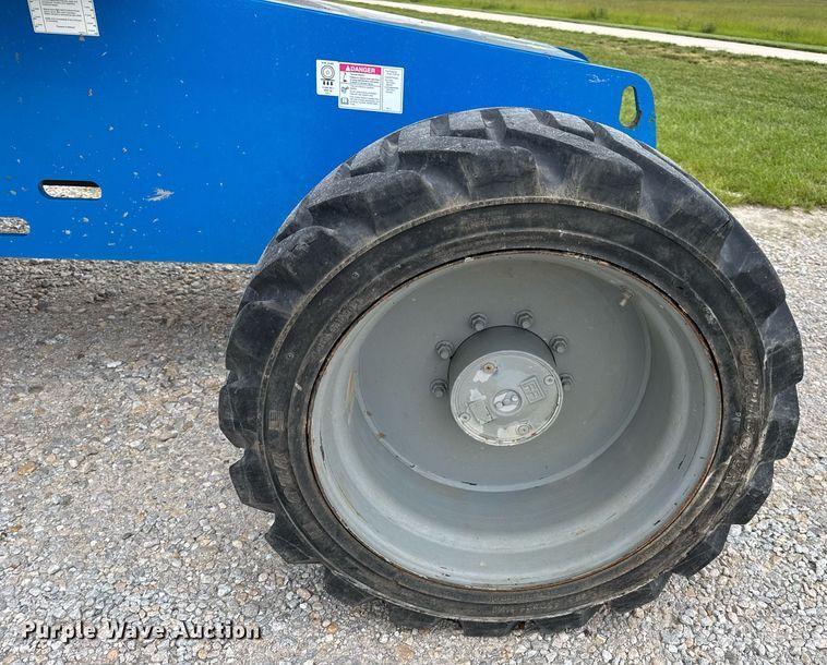 image for item DV4095 2010 Genie S-60 boom lift