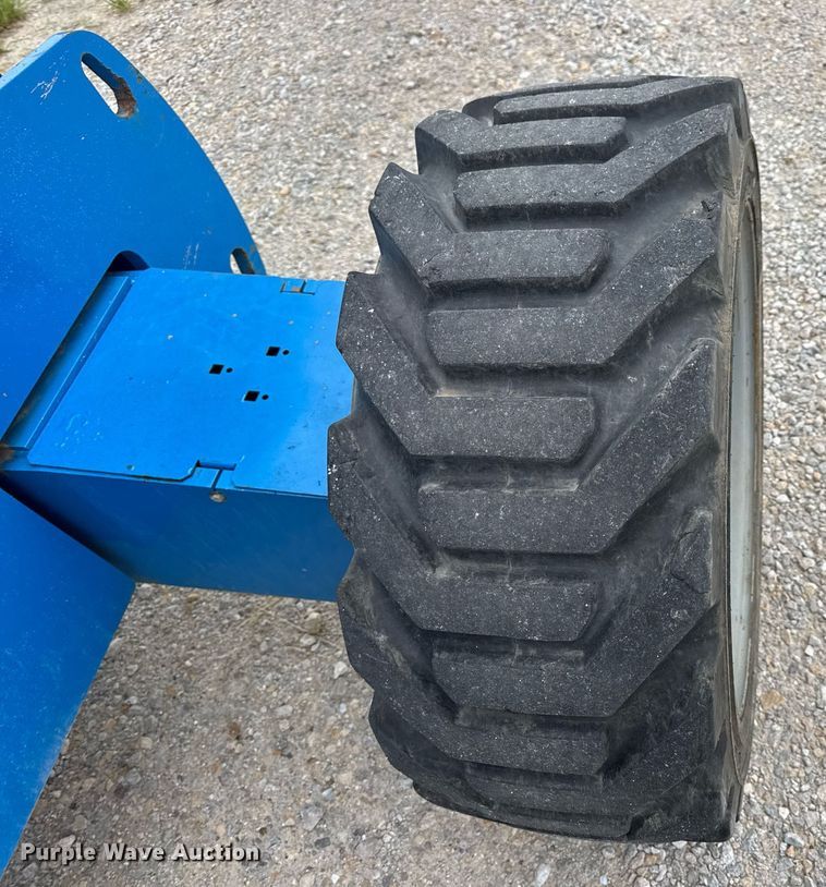 image for item DV4095 2010 Genie S-60 boom lift