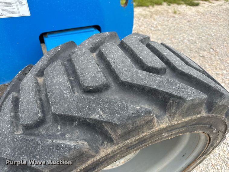 image for item DV4095 2010 Genie S-60 boom lift