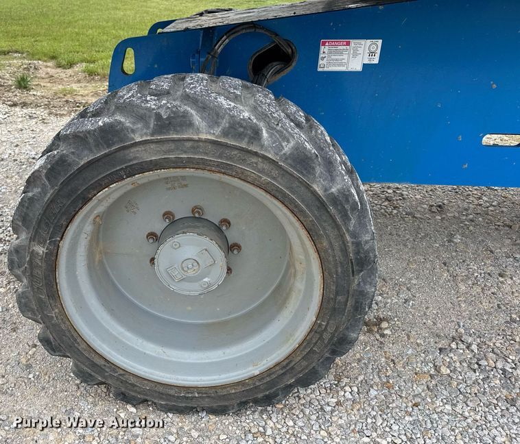 image for item DV4095 2010 Genie S-60 boom lift