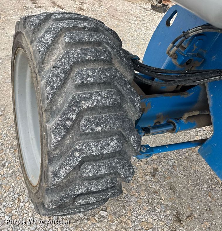 image for item DV4095 2010 Genie S-60 boom lift