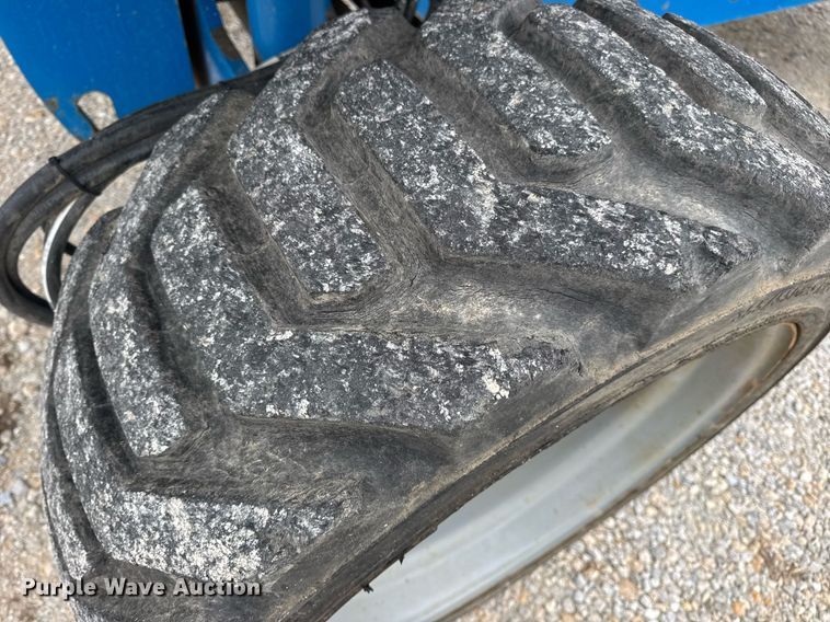 image for item DV4095 2010 Genie S-60 boom lift