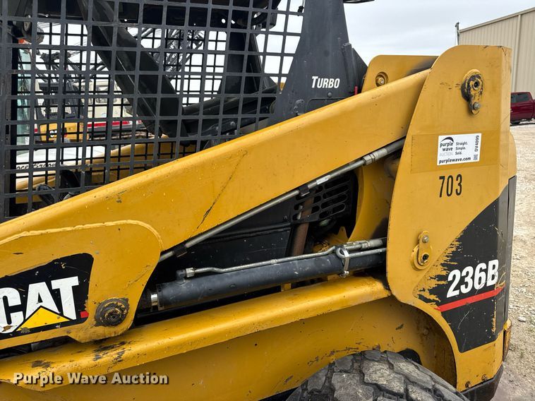 image for item DV4099 2006 Caterpillar 236B skid steer loader