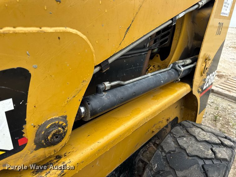 image for item DV4099 2006 Caterpillar 236B skid steer loader