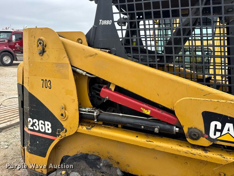image for item DV4099 2006 Caterpillar 236B skid steer loader