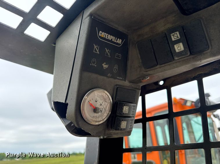 image for item DV4099 2006 Caterpillar 236B skid steer loader