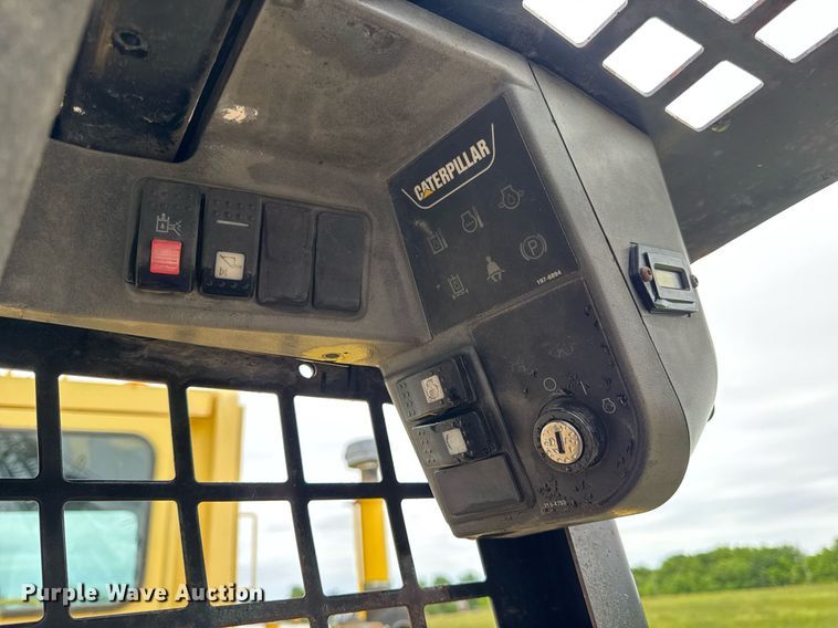 image for item DV4099 2006 Caterpillar 236B skid steer loader