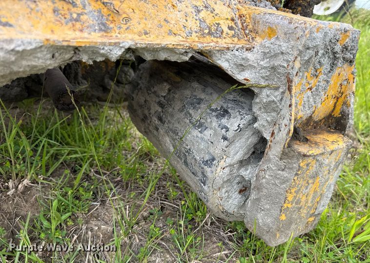 image for item DV4101 2002 Terex Bid-Well 3600 concrete screed