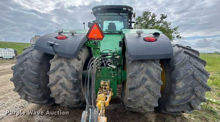 image for item DV4109 2015 John Deere 9520R Scraper Special 4WD tractor