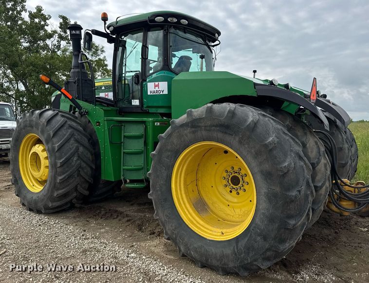 image for item DV4109 2015 John Deere 9520R Scraper Special 4WD tractor