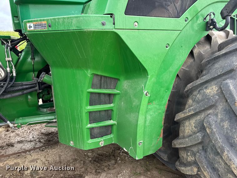 image for item DV4109 2015 John Deere 9520R Scraper Special 4WD tractor