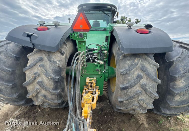 image for item DV4109 2015 John Deere 9520R Scraper Special 4WD tractor