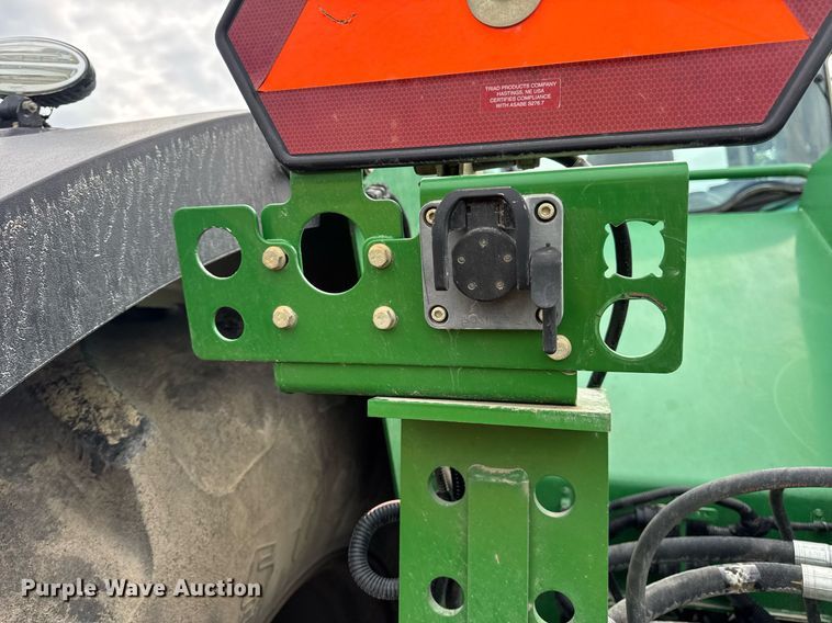 image for item DV4109 2015 John Deere 9520R Scraper Special 4WD tractor