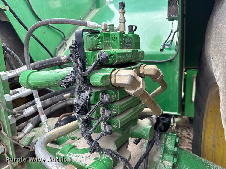 image for item DV4109 2015 John Deere 9520R Scraper Special 4WD tractor