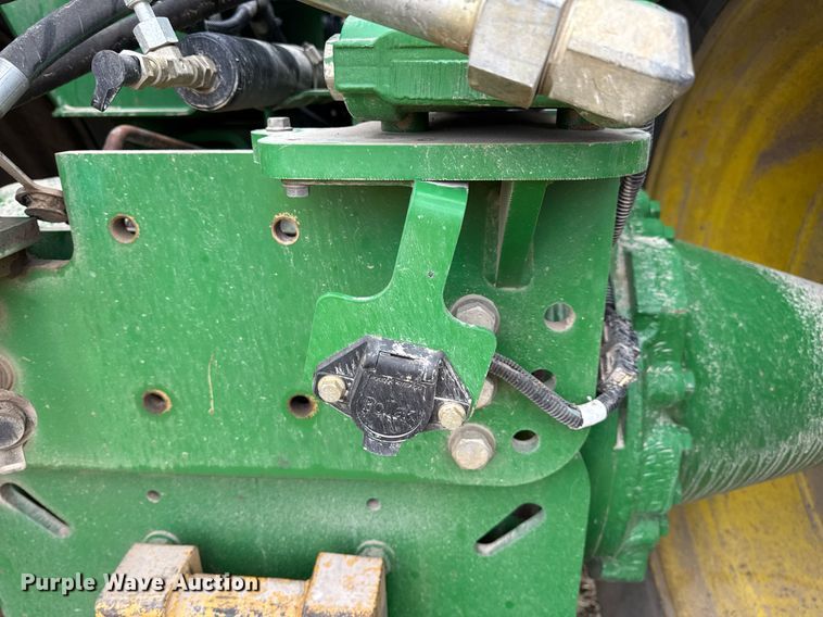 image for item DV4109 2015 John Deere 9520R Scraper Special 4WD tractor