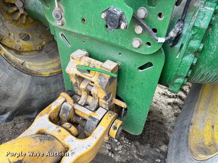 image for item DV4109 2015 John Deere 9520R Scraper Special 4WD tractor