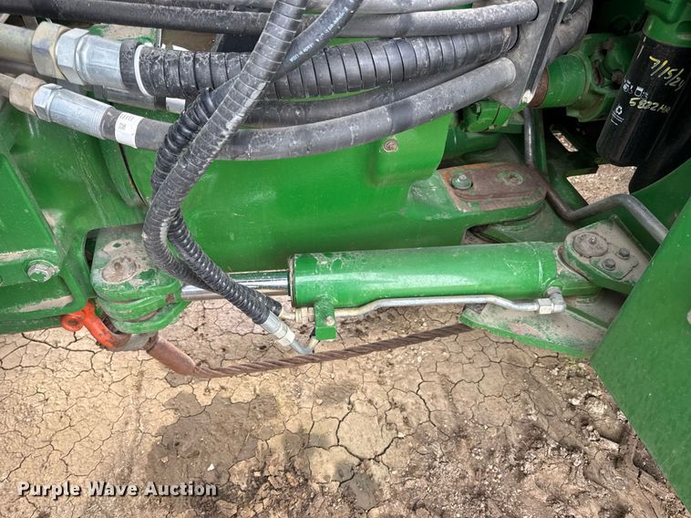 image for item DV4109 2015 John Deere 9520R Scraper Special 4WD tractor