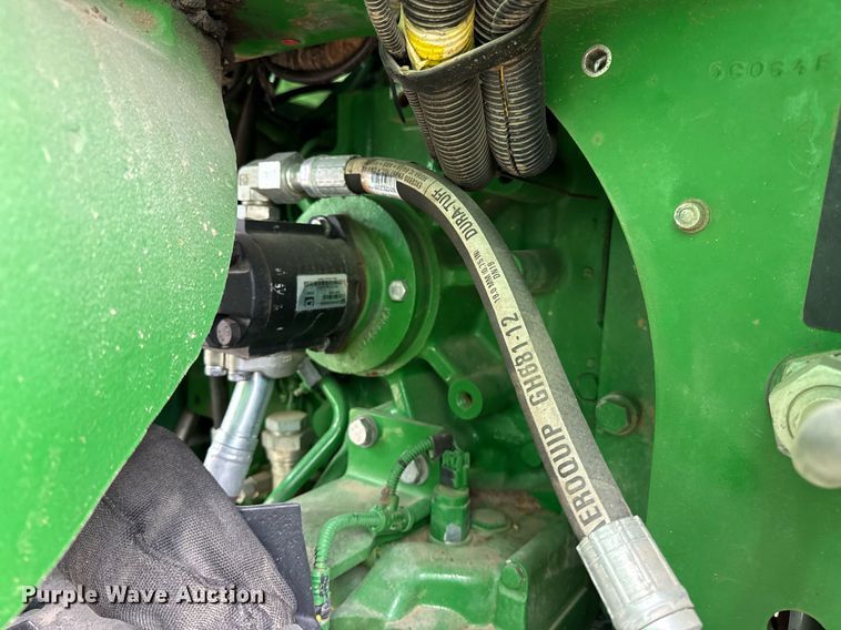 image for item DV4109 2015 John Deere 9520R Scraper Special 4WD tractor