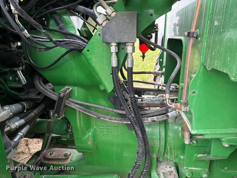 image for item DV4109 2015 John Deere 9520R Scraper Special 4WD tractor