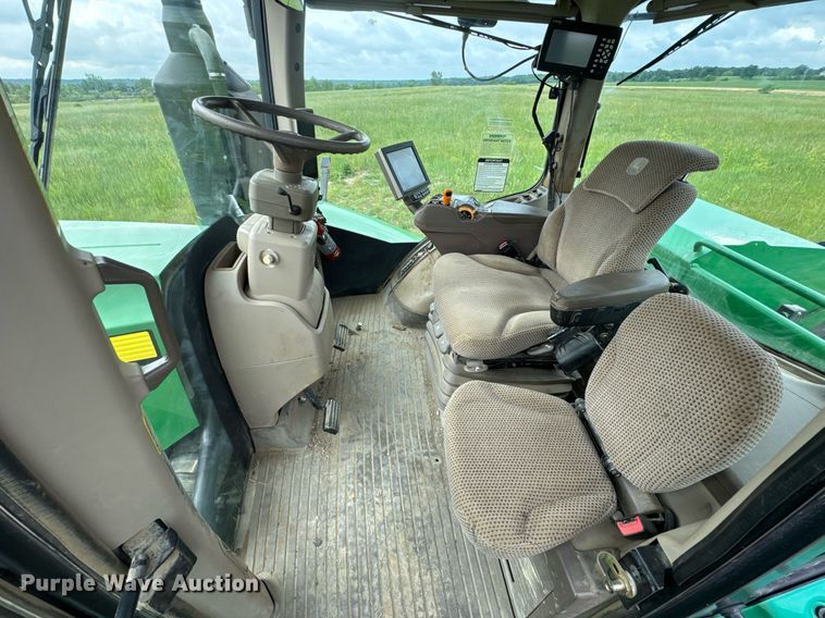 image for item DV4109 2015 John Deere 9520R Scraper Special 4WD tractor