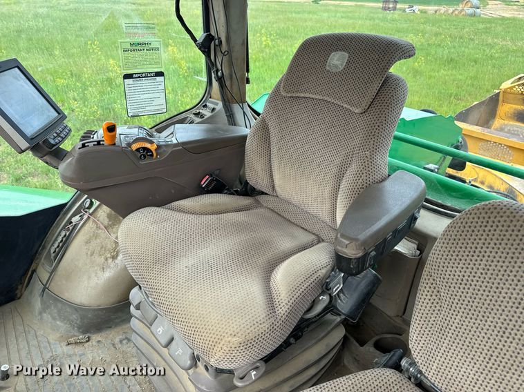 image for item DV4109 2015 John Deere 9520R Scraper Special 4WD tractor