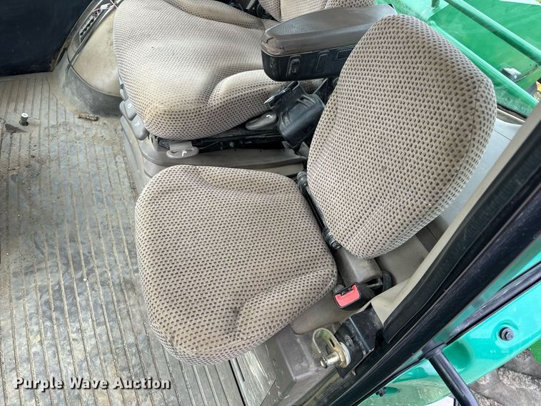 image for item DV4109 2015 John Deere 9520R Scraper Special 4WD tractor