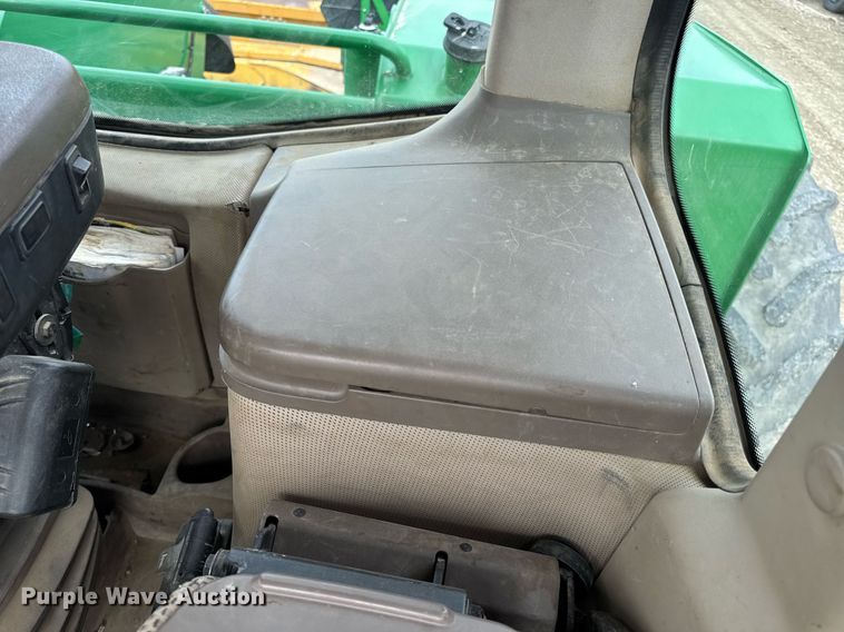 image for item DV4109 2015 John Deere 9520R Scraper Special 4WD tractor