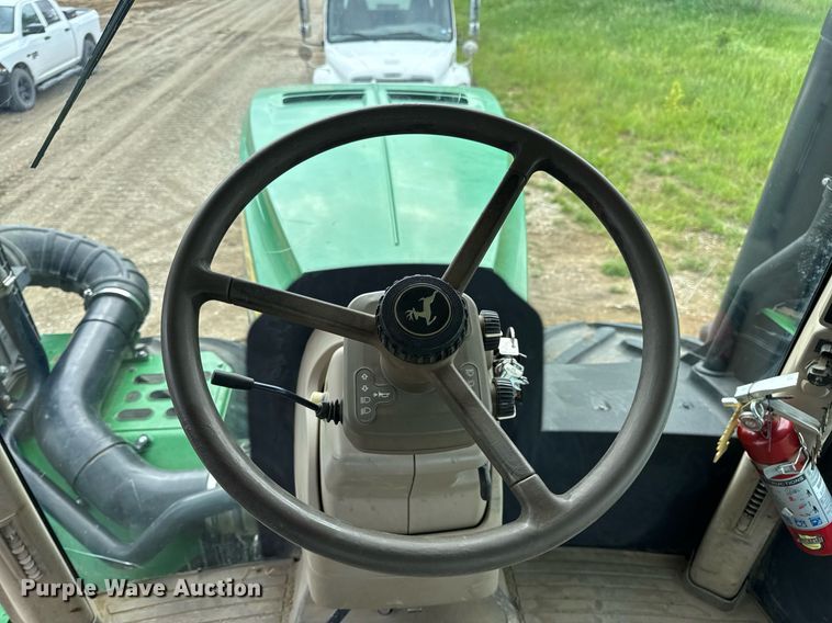 image for item DV4109 2015 John Deere 9520R Scraper Special 4WD tractor