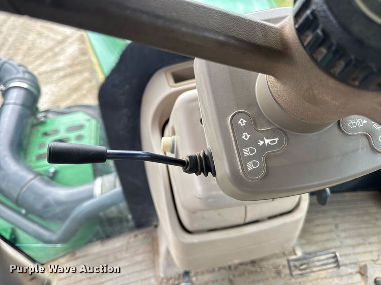 image for item DV4109 2015 John Deere 9520R Scraper Special 4WD tractor