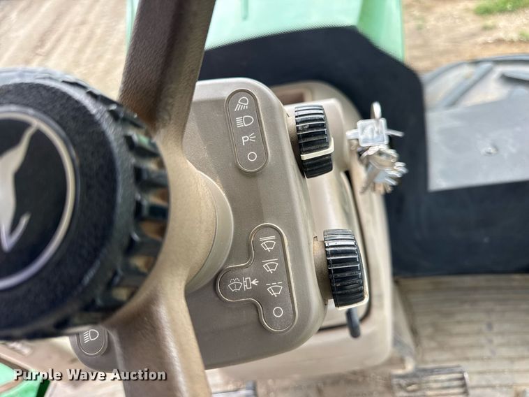 image for item DV4109 2015 John Deere 9520R Scraper Special 4WD tractor