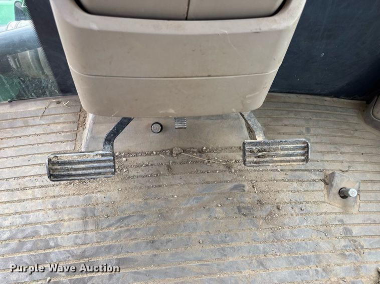 image for item DV4109 2015 John Deere 9520R Scraper Special 4WD tractor