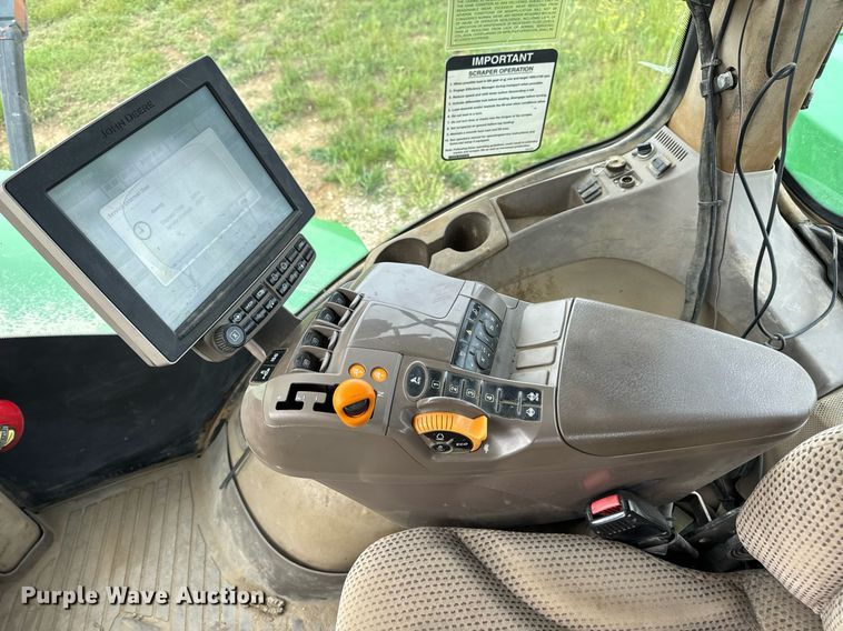 image for item DV4109 2015 John Deere 9520R Scraper Special 4WD tractor