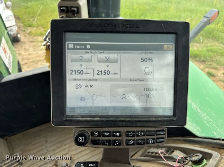 image for item DV4109 2015 John Deere 9520R Scraper Special 4WD tractor