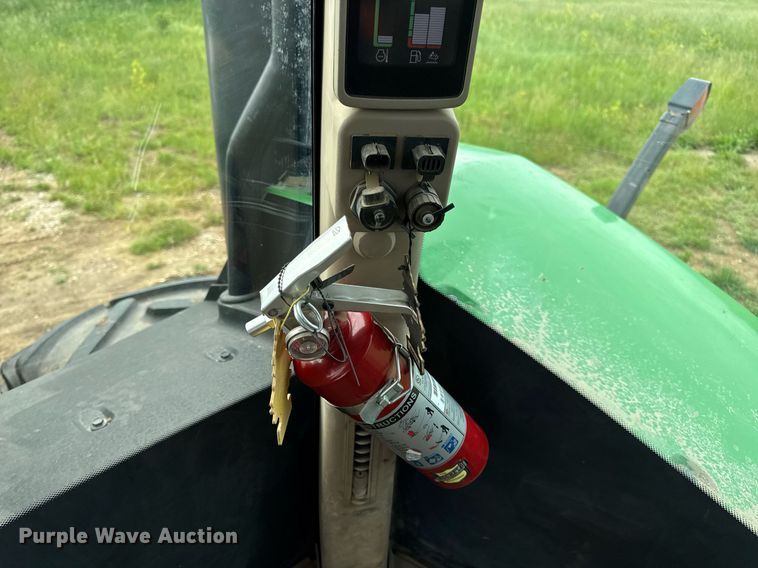 image for item DV4109 2015 John Deere 9520R Scraper Special 4WD tractor