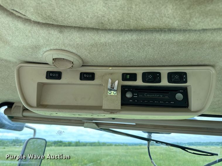 image for item DV4109 2015 John Deere 9520R Scraper Special 4WD tractor