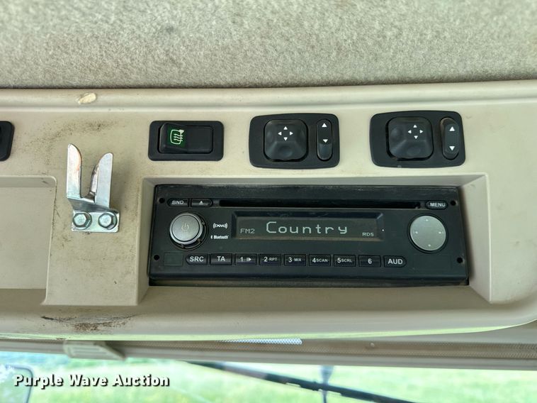 image for item DV4109 2015 John Deere 9520R Scraper Special 4WD tractor