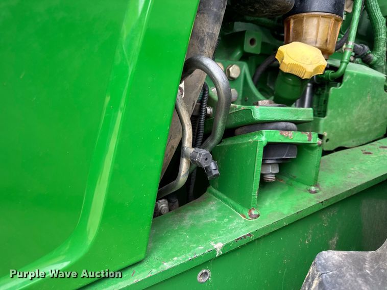 image for item DV4109 2015 John Deere 9520R Scraper Special 4WD tractor