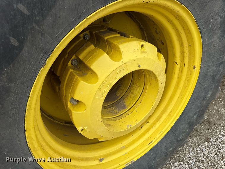 image for item DV4109 2015 John Deere 9520R Scraper Special 4WD tractor