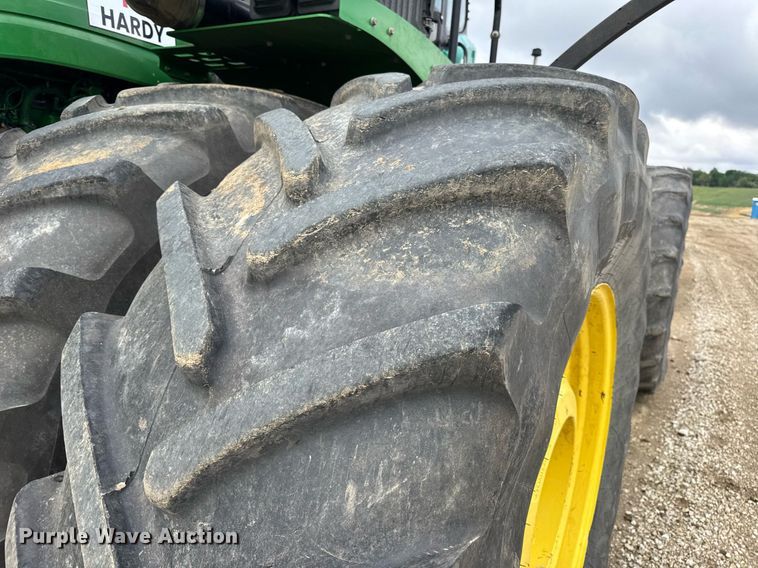 image for item DV4109 2015 John Deere 9520R Scraper Special 4WD tractor