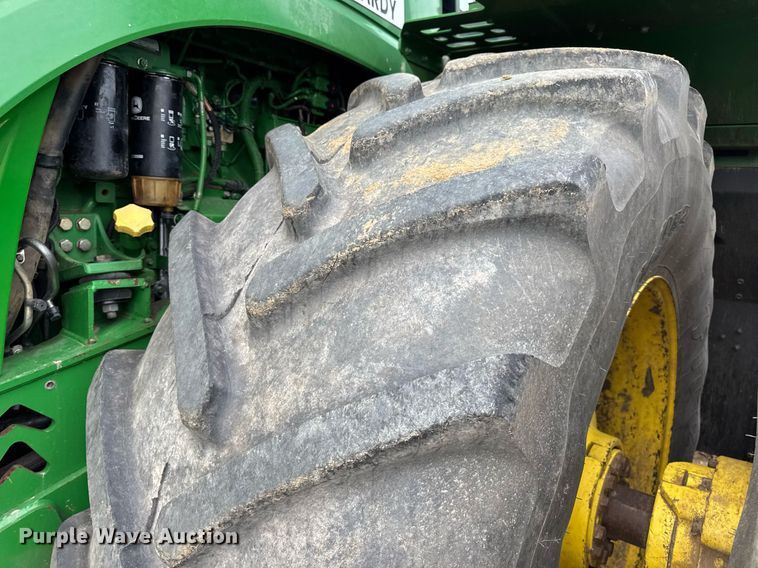 image for item DV4109 2015 John Deere 9520R Scraper Special 4WD tractor
