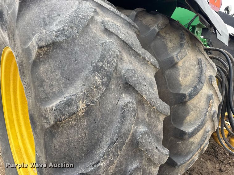 image for item DV4109 2015 John Deere 9520R Scraper Special 4WD tractor