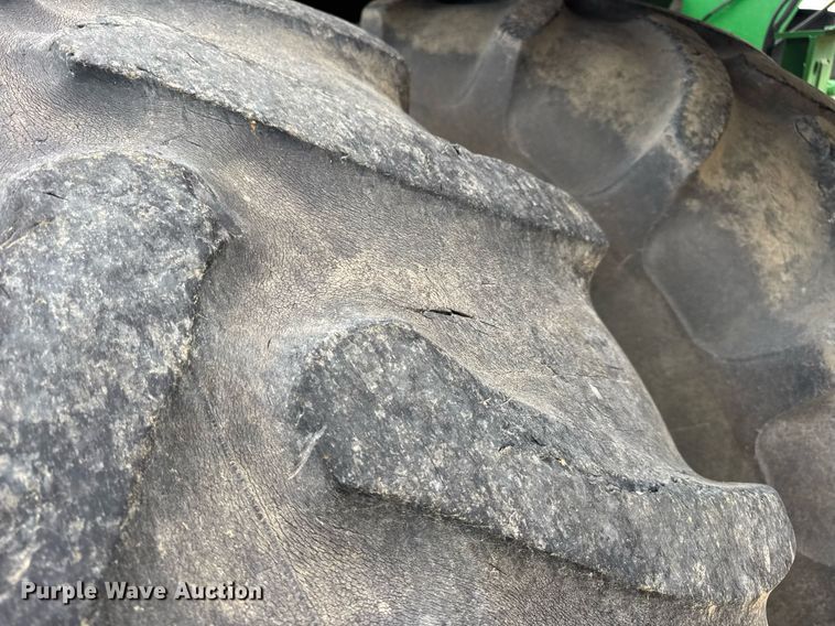 image for item DV4109 2015 John Deere 9520R Scraper Special 4WD tractor