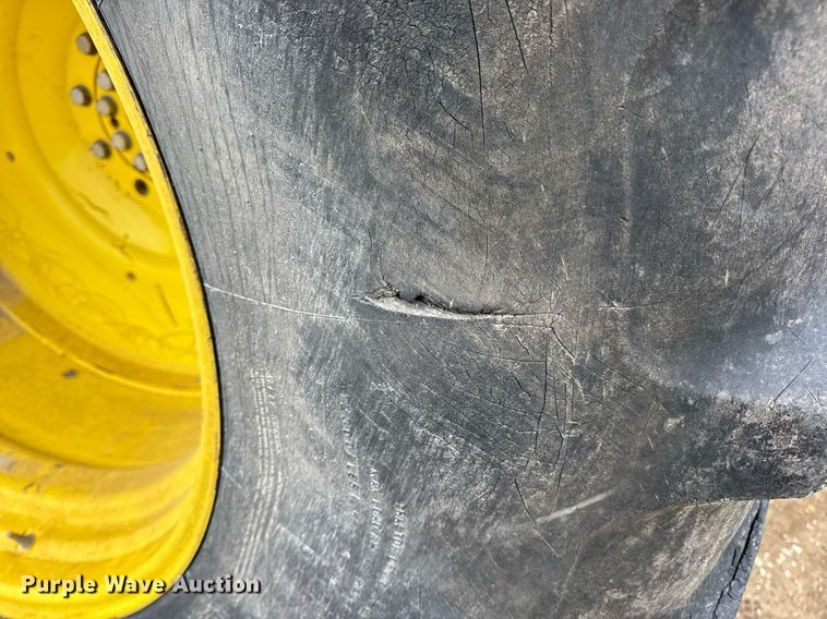 image for item DV4109 2015 John Deere 9520R Scraper Special 4WD tractor