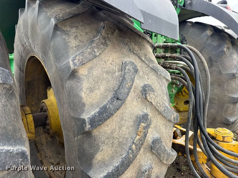 image for item DV4109 2015 John Deere 9520R Scraper Special 4WD tractor