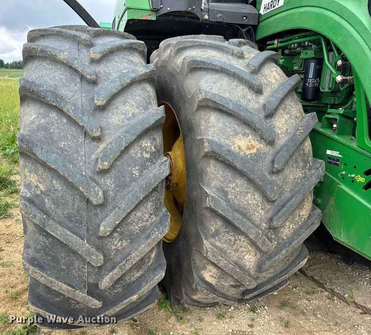 image for item DV4109 2015 John Deere 9520R Scraper Special 4WD tractor