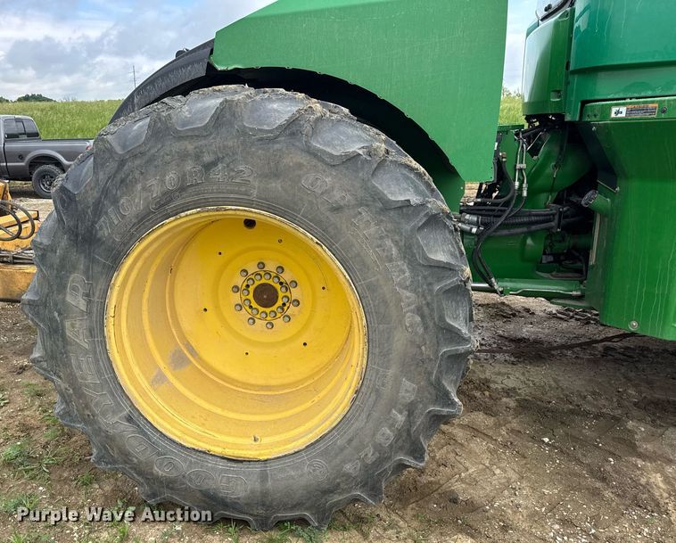 image for item DV4109 2015 John Deere 9520R Scraper Special 4WD tractor
