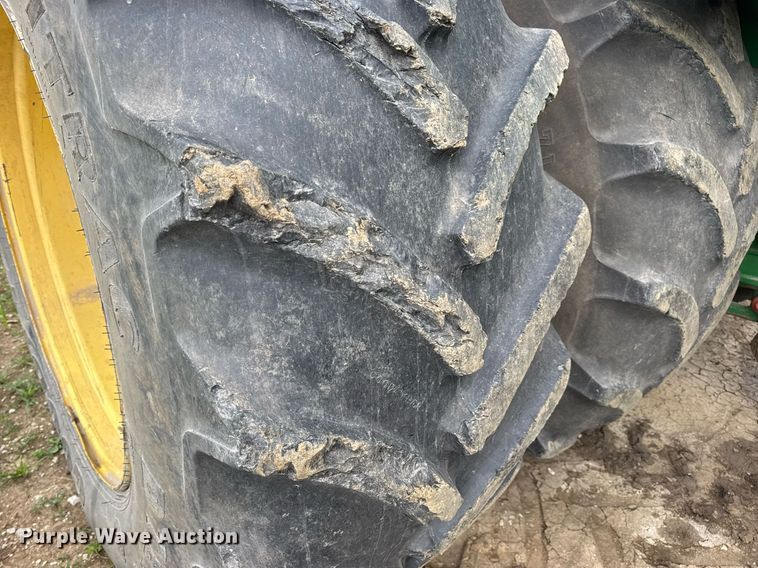 image for item DV4109 2015 John Deere 9520R Scraper Special 4WD tractor