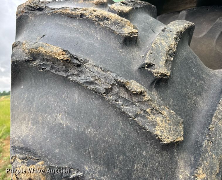 image for item DV4109 2015 John Deere 9520R Scraper Special 4WD tractor