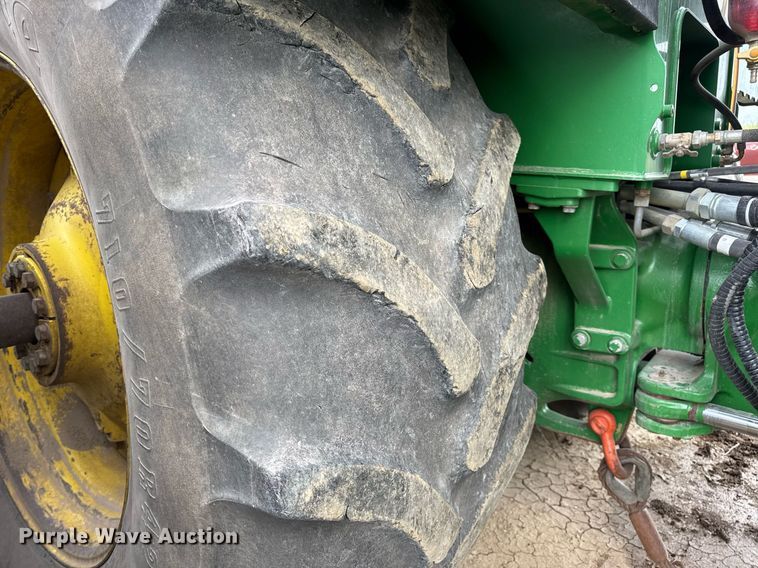 image for item DV4109 2015 John Deere 9520R Scraper Special 4WD tractor